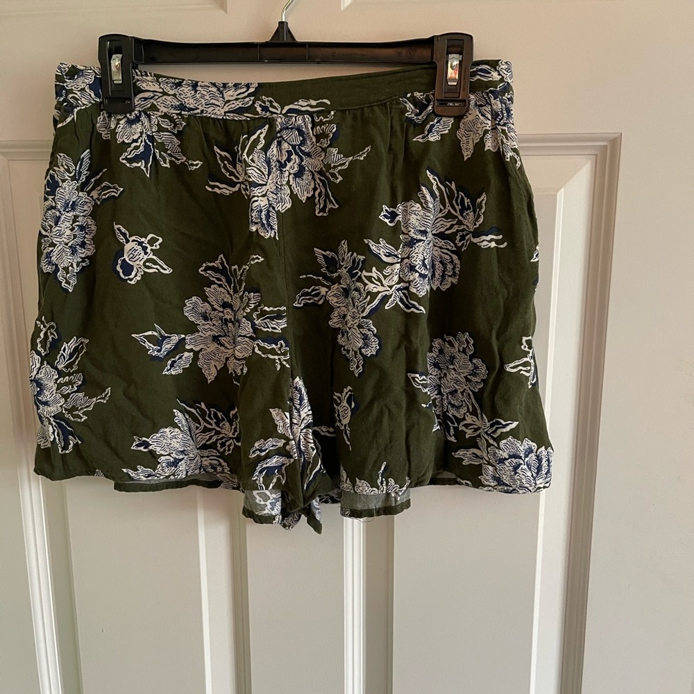 Abercrombie and Fitch flowy shorts